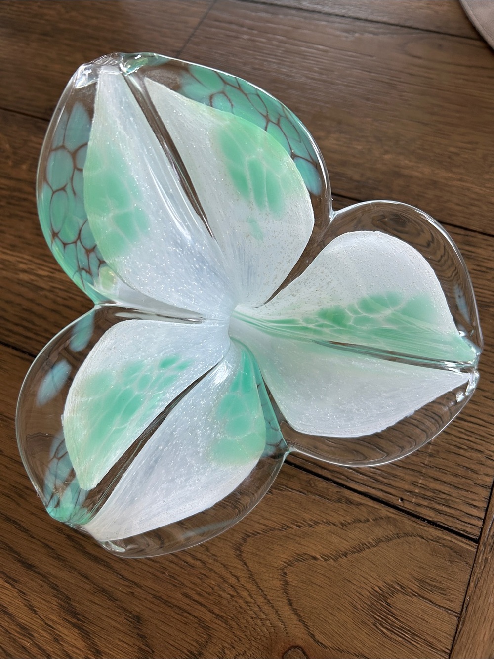 Murano Mint and White Three-Petal Glass